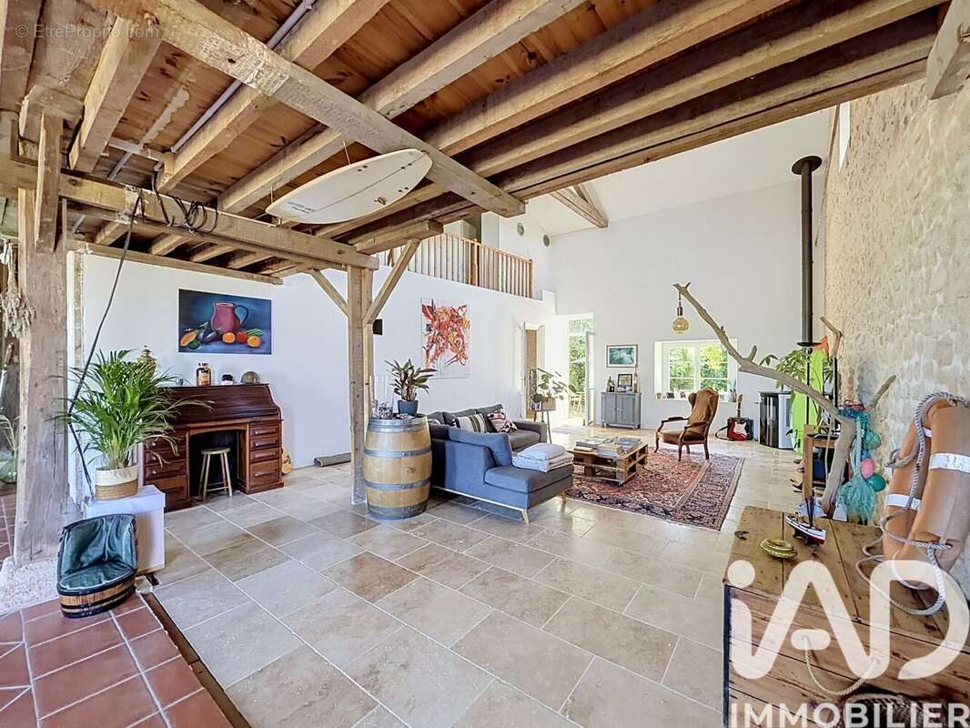 Maison 318 m² à Civrac-En-Medoc  - photo 4