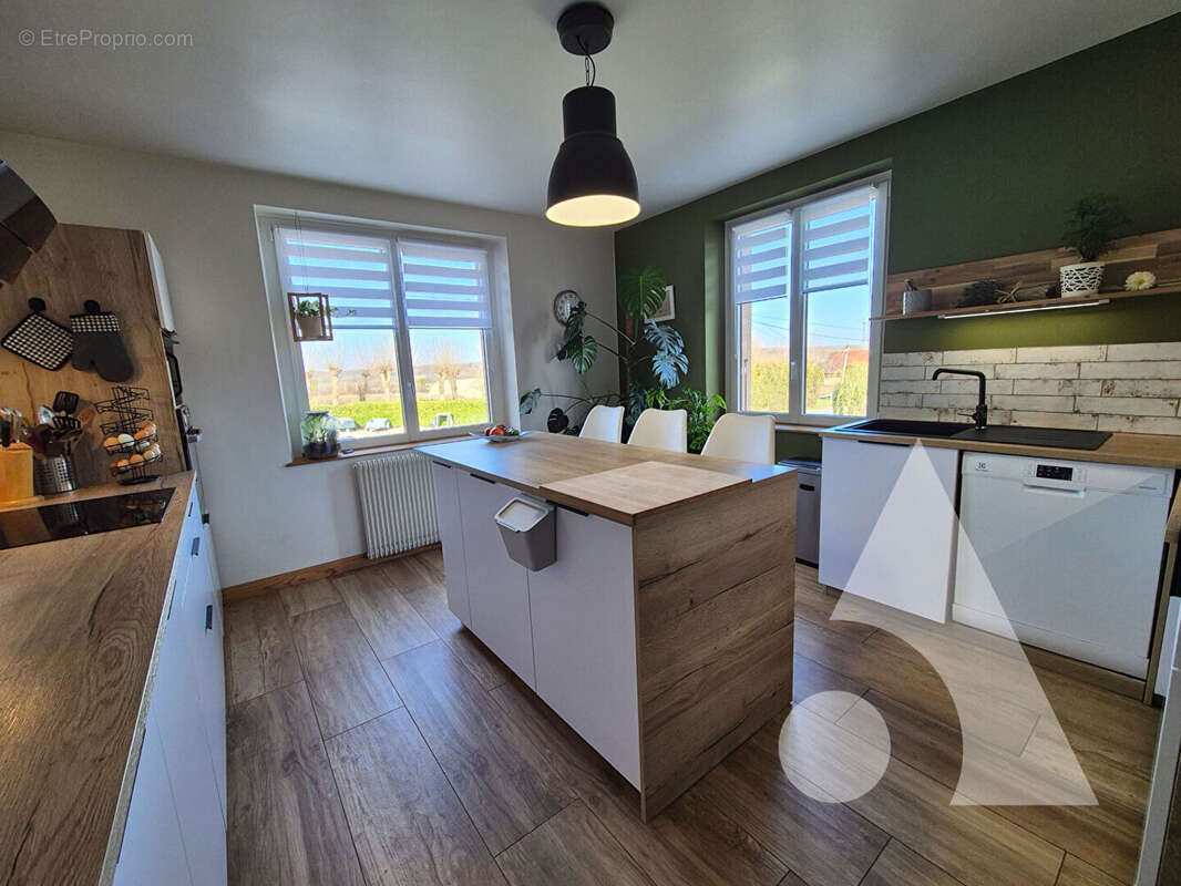 Maison à LE DESCHAUX