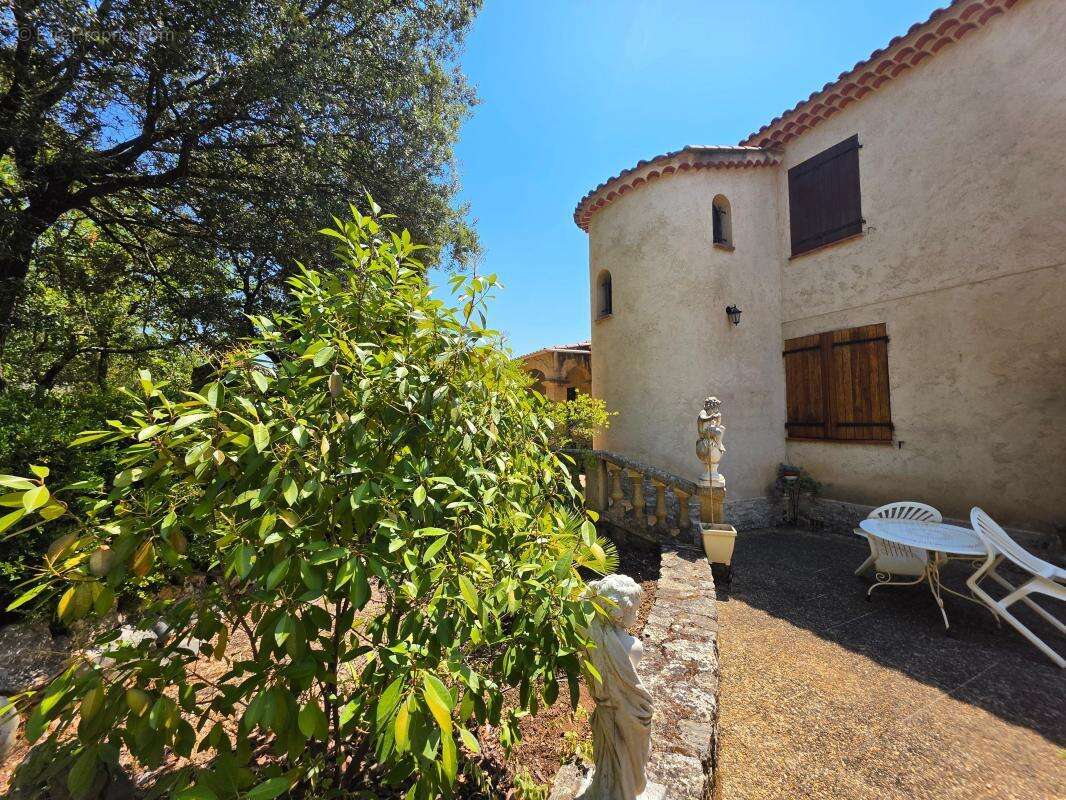 Maison provençale avec jardin et garages à vendre à brignoles - photo 6