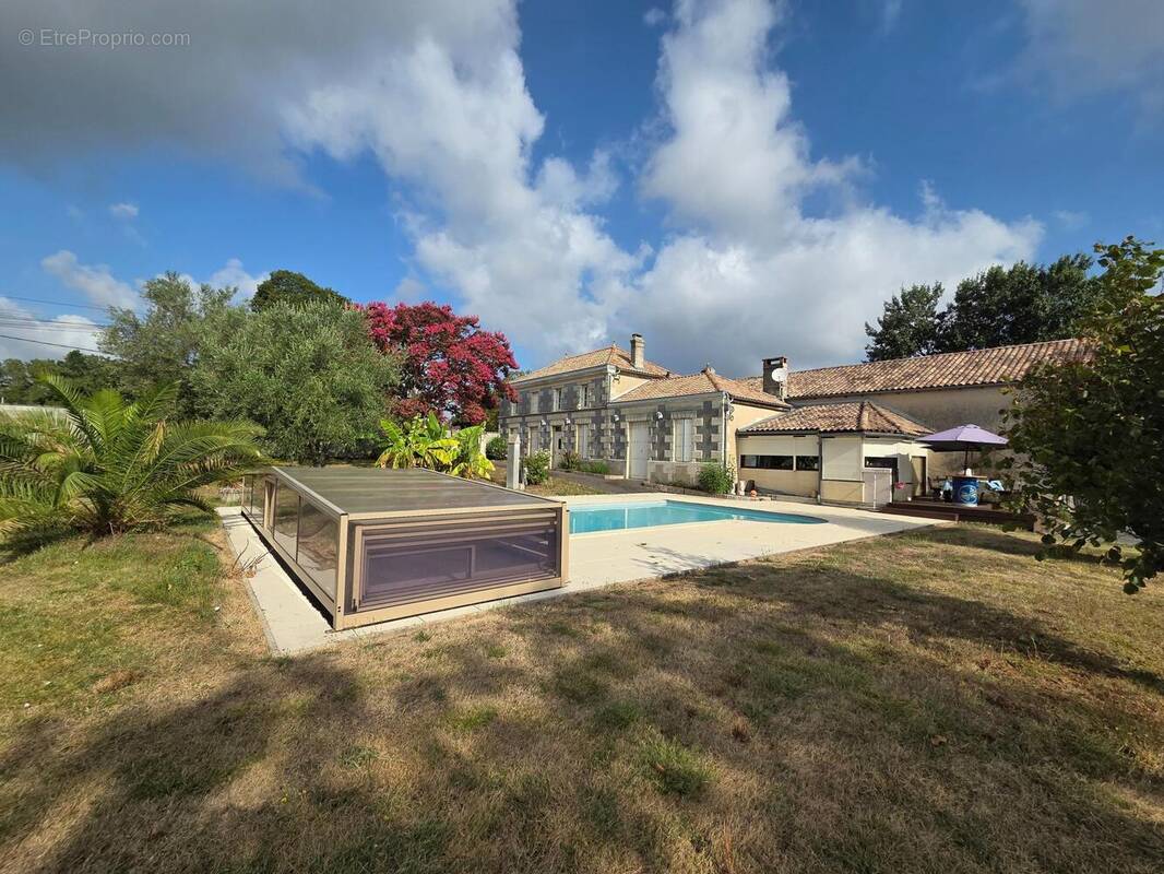 Photo 1 - Maison à CAMPUGNAN