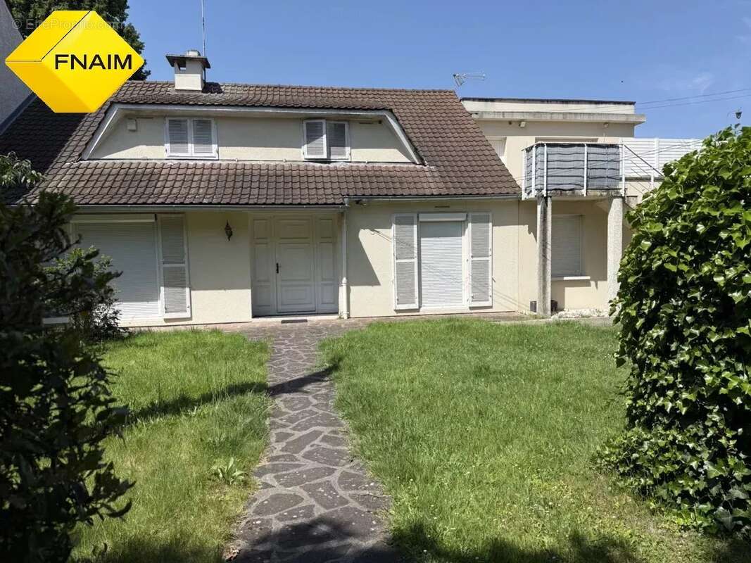 Appartement à SAINTE-GENEVIEVE-DES-BOIS
