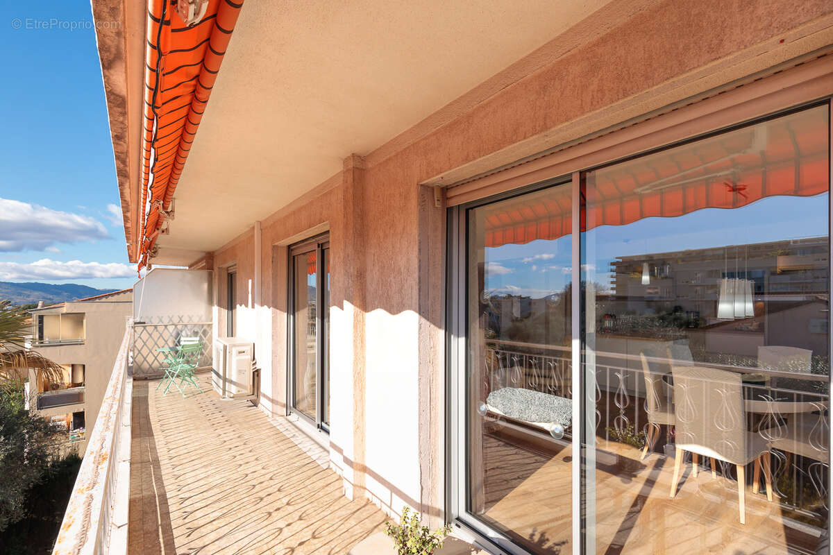 Appartement à LE CANNET