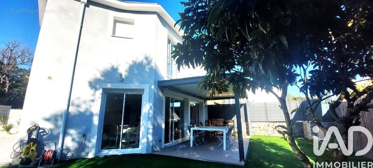 Photo 2 - Maison à SAINT-RAPHAEL