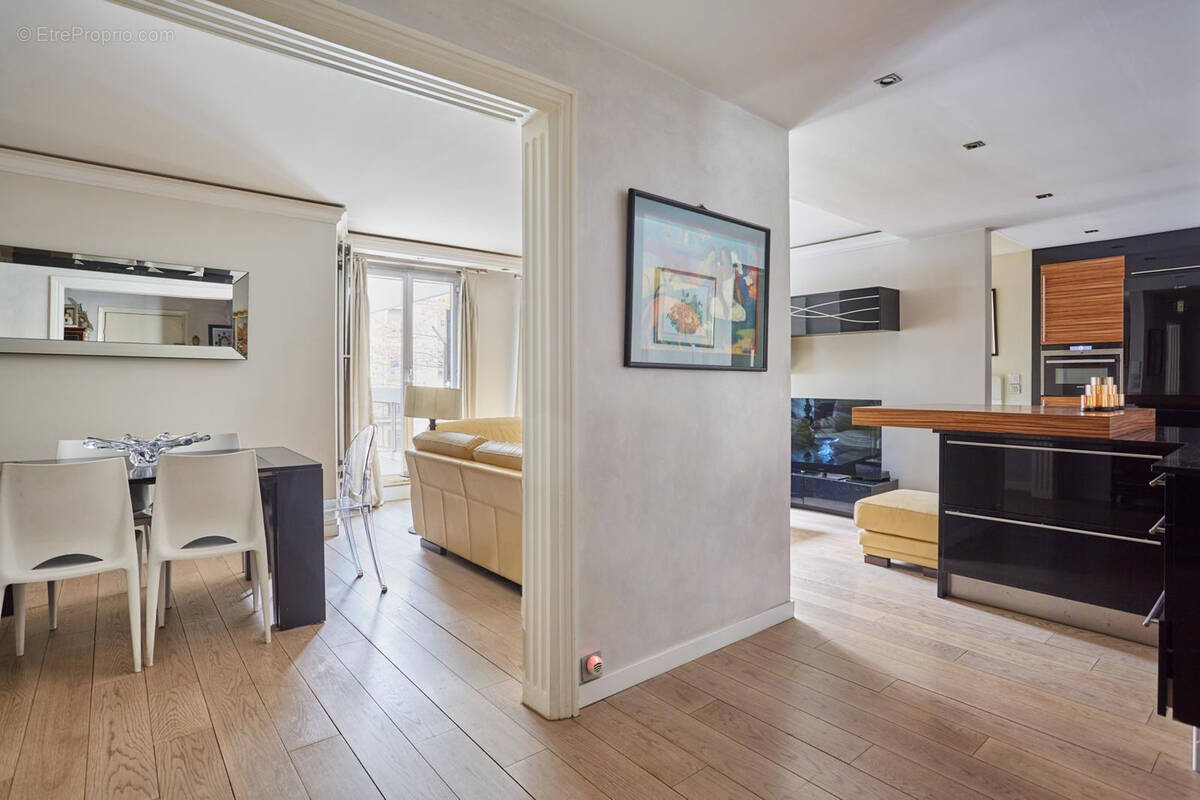 Appartement à PARIS-16E