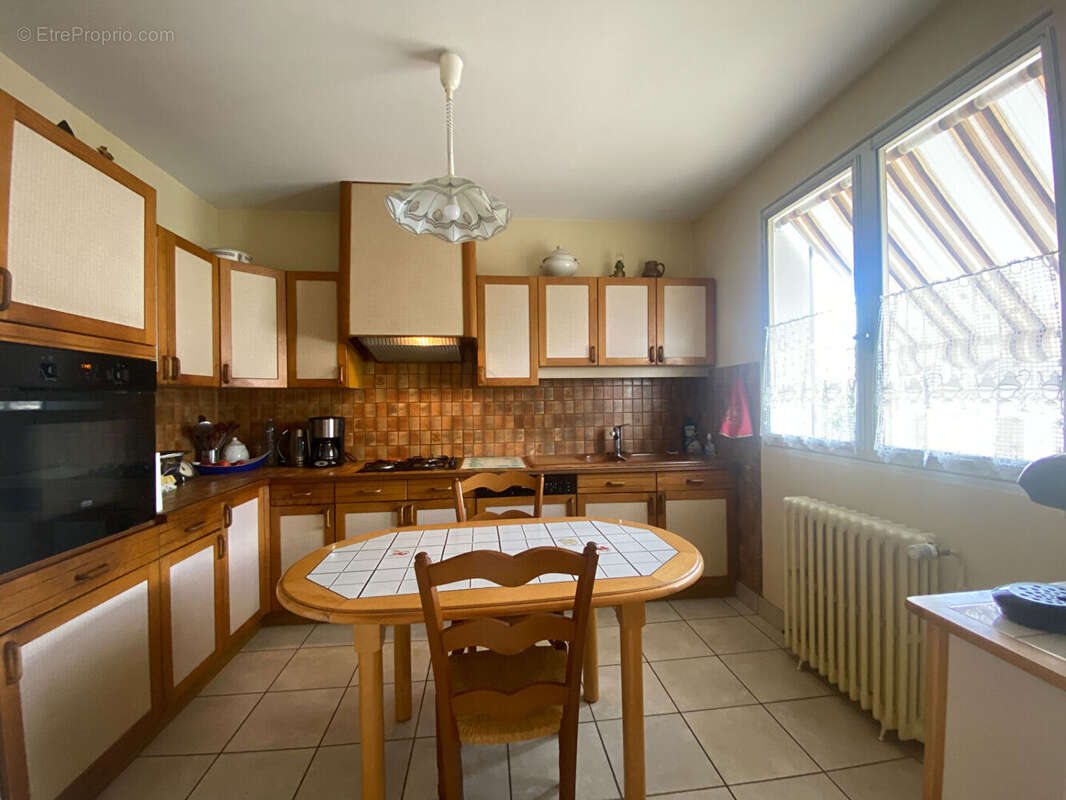 A vendre à Commentry - Jolie Maison ( 125 m2) - 3 Chambres - Terrain 445 m² - photo 3