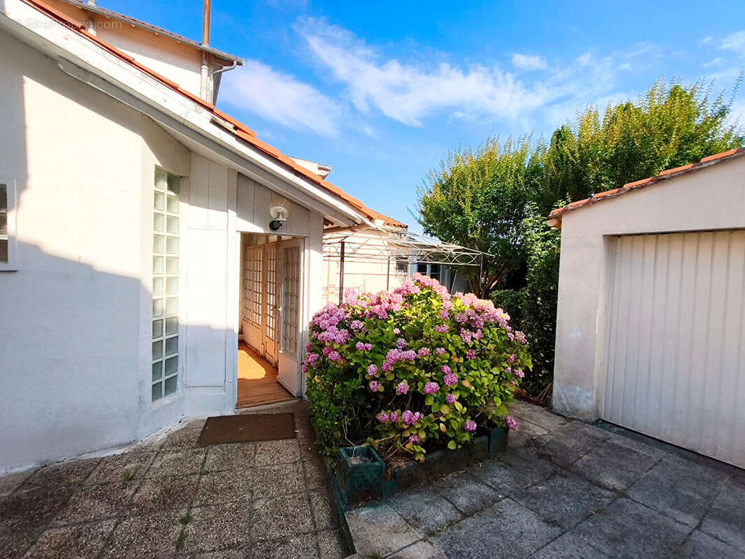 Maison à SAINTES