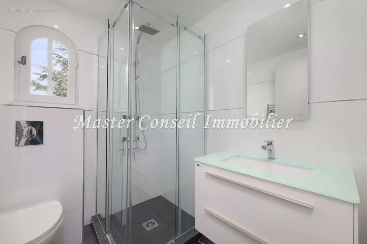Vue Mer , Villa rénovée 280M²  contemporaine.  Parc arboré  2500M² - photo 28