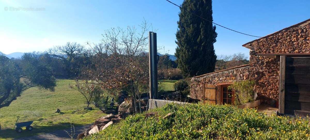 Maison à ROQUEBRUNE-SUR-ARGENS