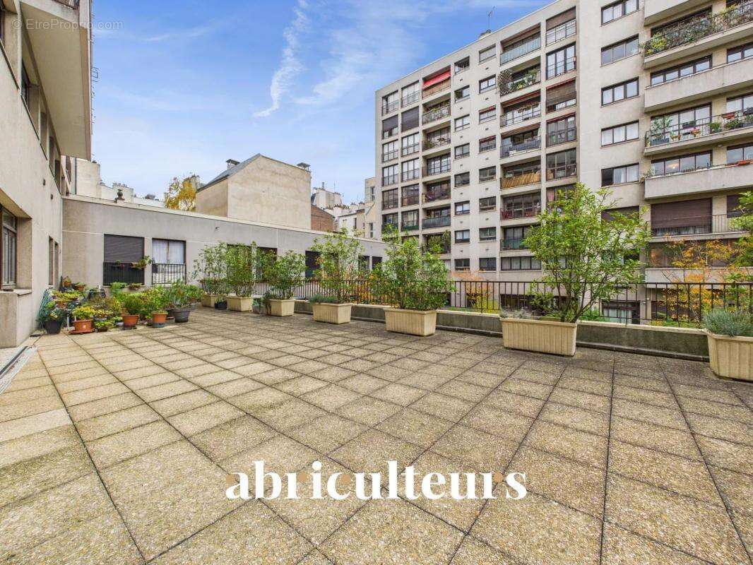 Commerce à PARIS-20E