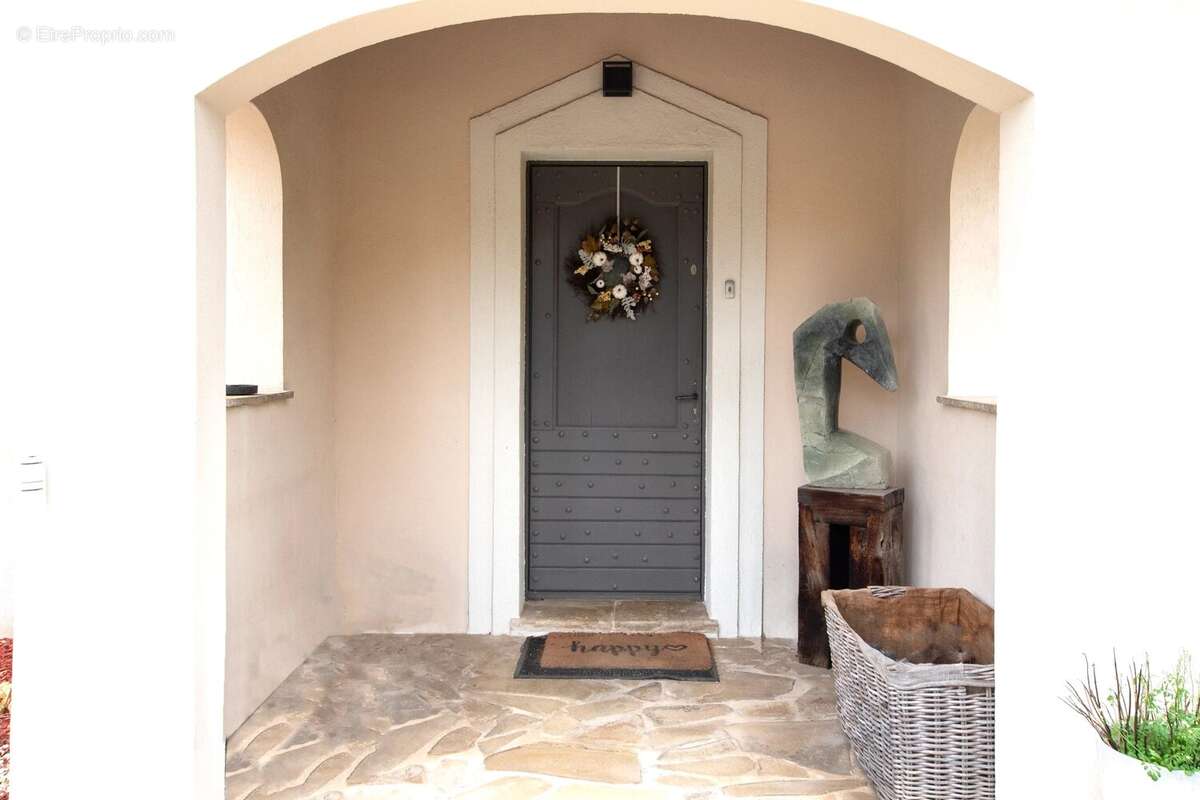 Maison à CHATEAUNEUF-GRASSE