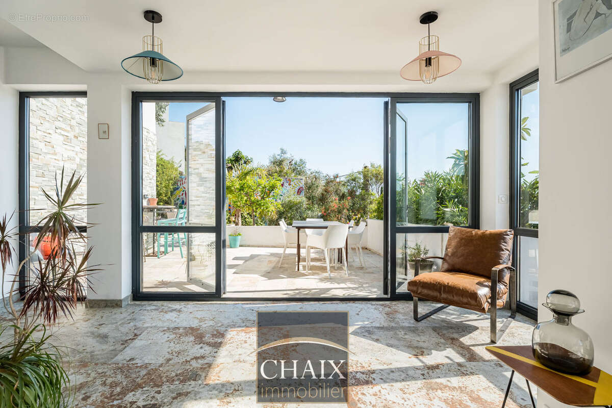 Belle contemporaine avec vue mer - appartement indépendant- piscine - garage - photo 3