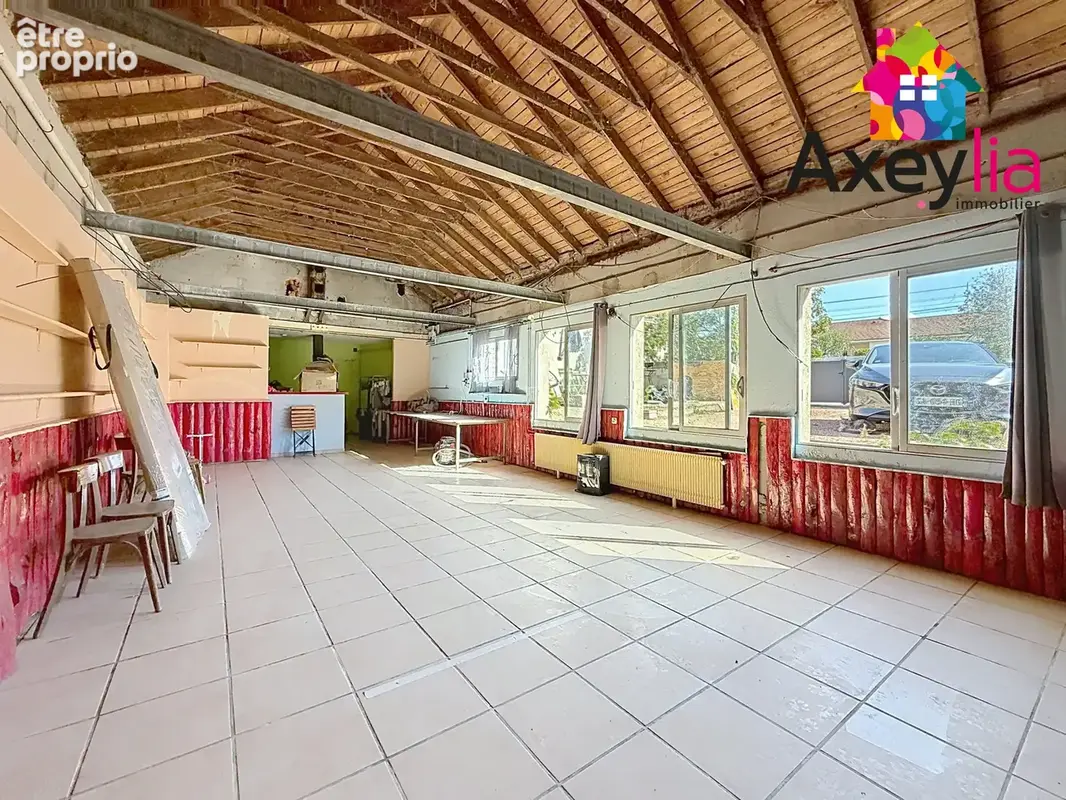 A vendre - commelle-vernay - maison en partie rénovée avec trois chambres, bureau, terrasse, dépendance aménag - photo 16