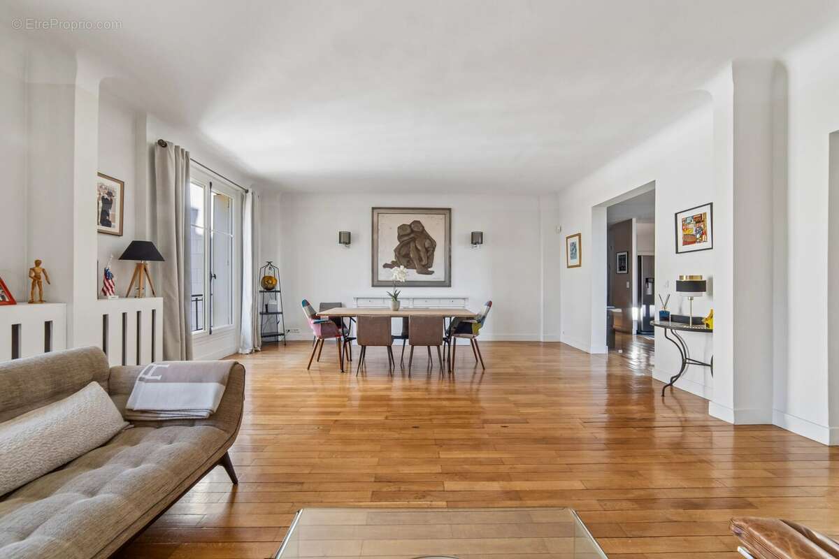 Appartement à NEUILLY-SUR-SEINE