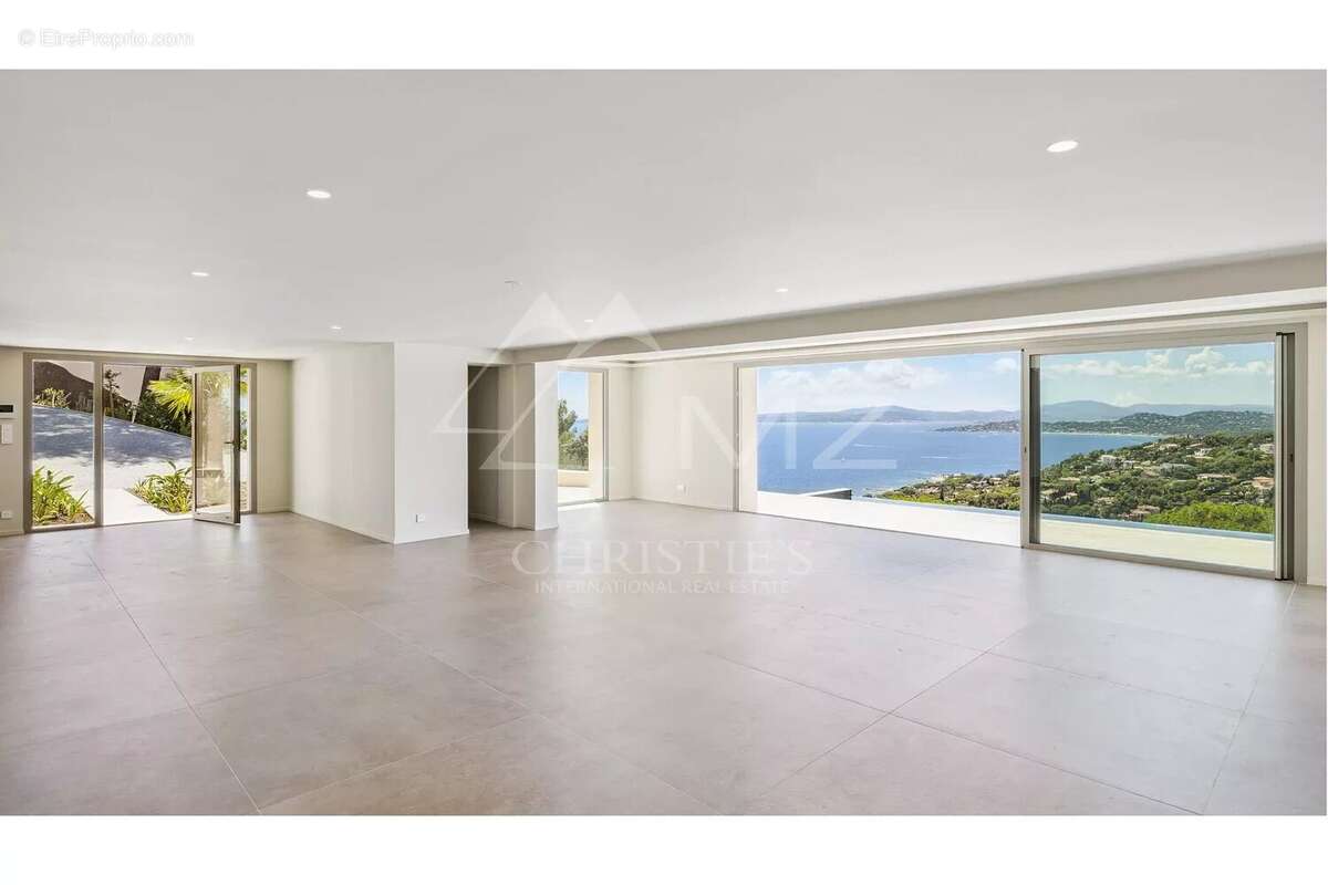 Maison à ROQUEBRUNE-SUR-ARGENS