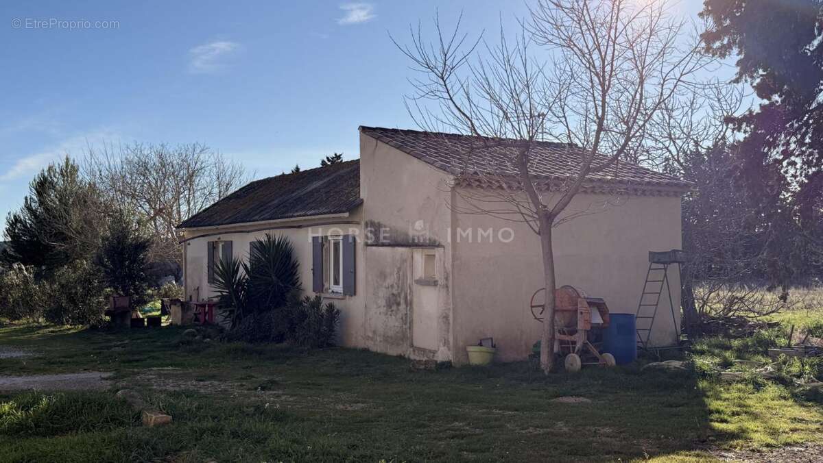 Maison à FONTVIEILLE