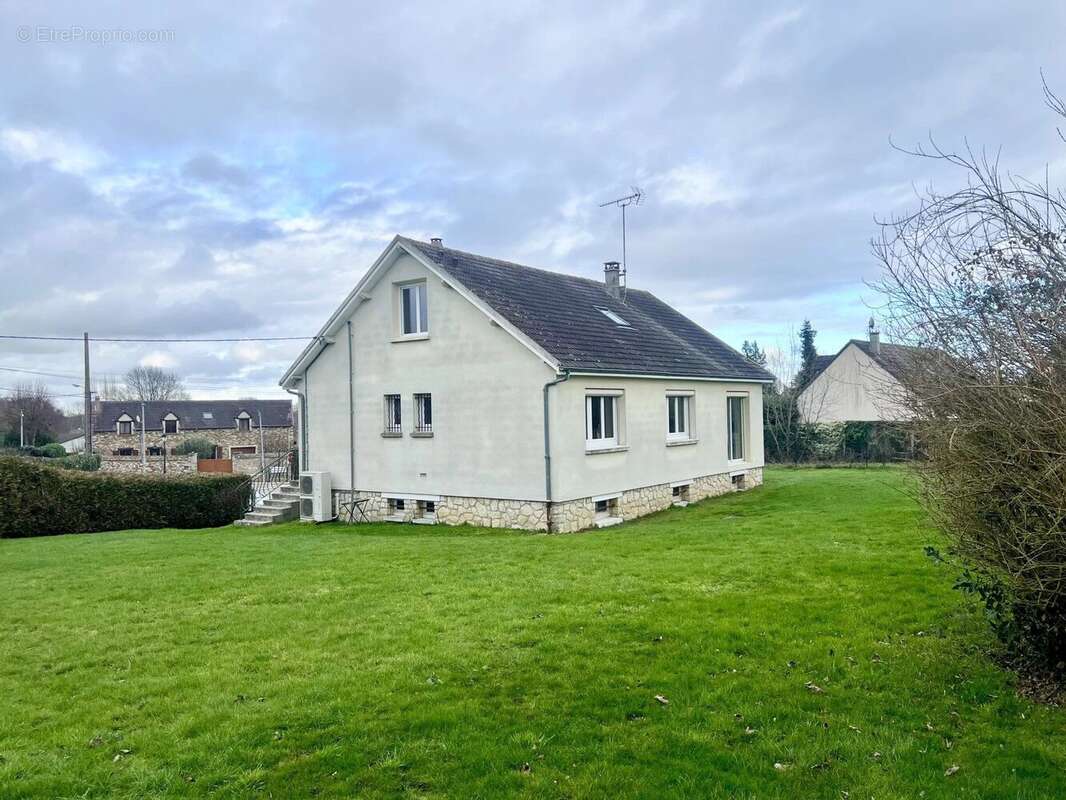 Maison à HOUDAN