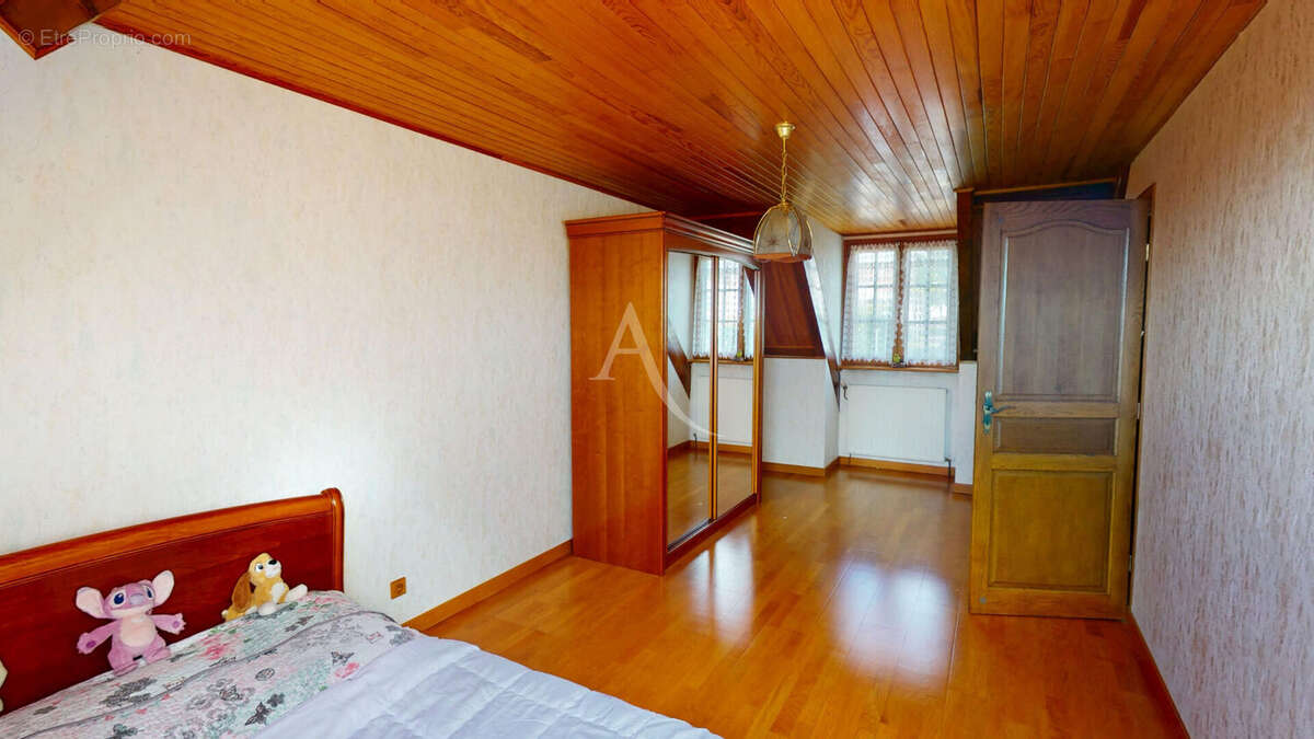 Maison familiale avec entrepôt indépendant : un bien rare aux multiples possibilités - photo 11