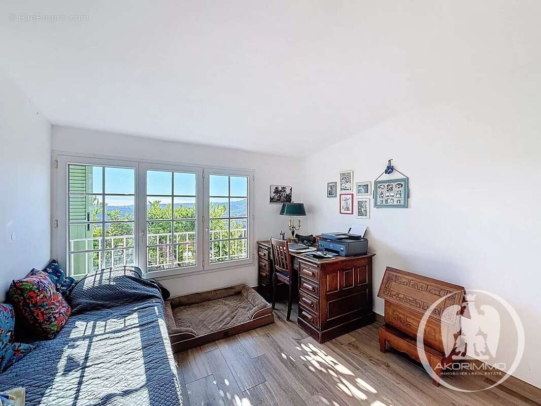 Maison à CASTAGNIERS