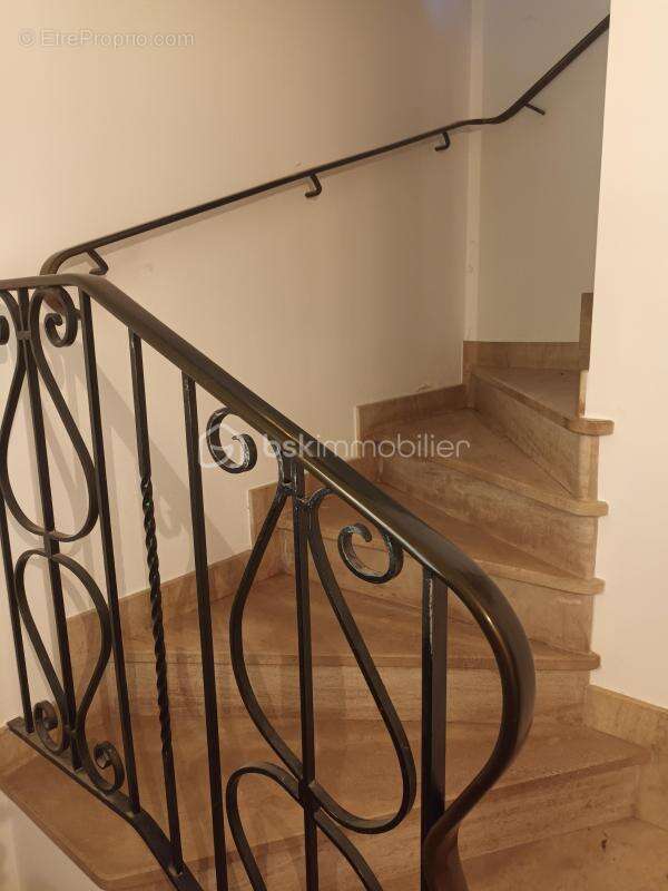 Maison à SAINT-HILAIRE-D'OZILHAN