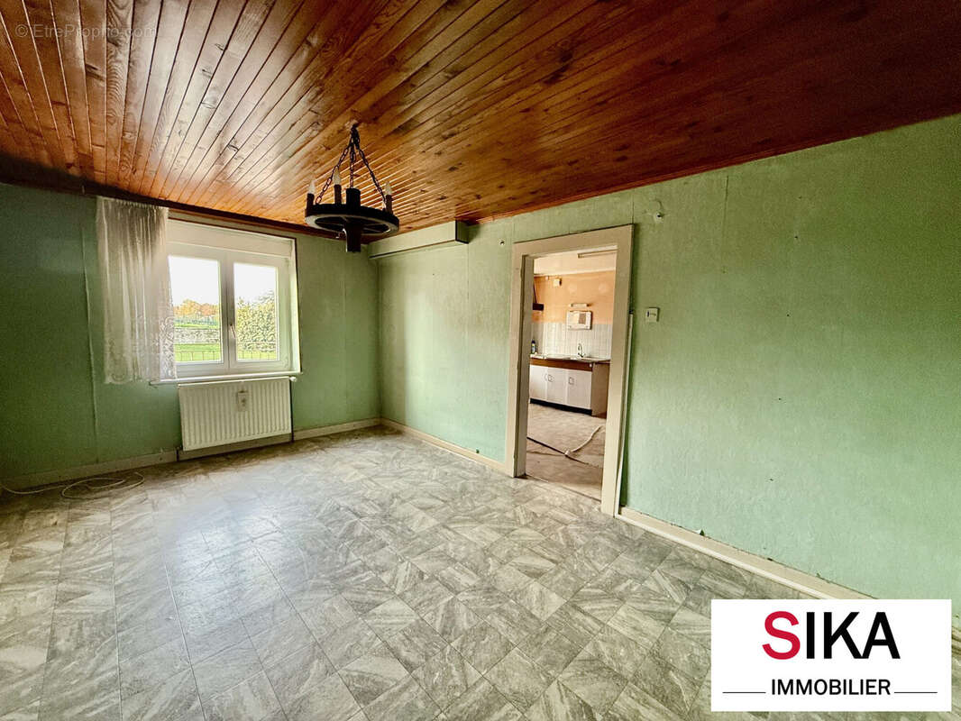 Maison à MAIZIERES-LES-VIC