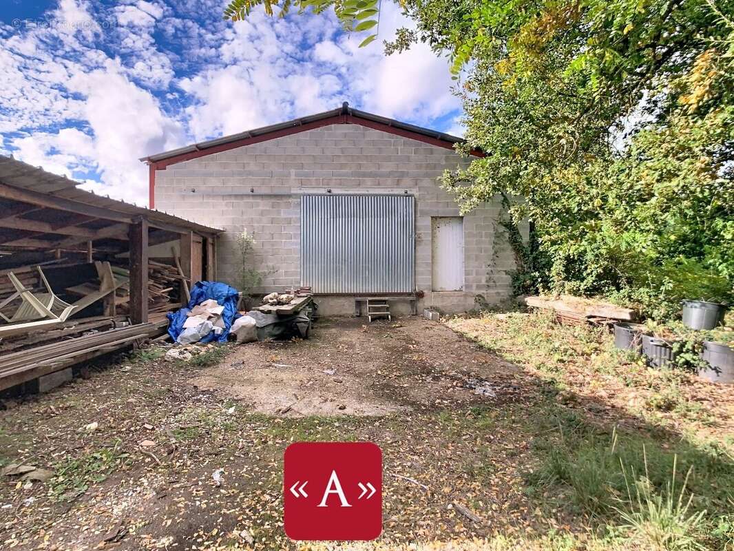 Commerce à LA MAGDELAINE-SUR-TARN