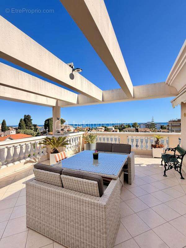 Appartement à SAINT-LAURENT-DU-VAR
