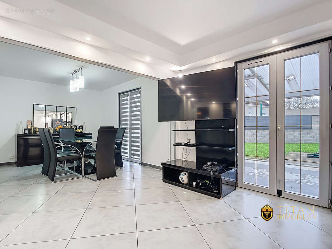  Maison semi-individuelle, 3 chambres, 2 bureaux, grarage, jardin sud, Gravelines Titan Immobilier - Maison à GRAVELINES