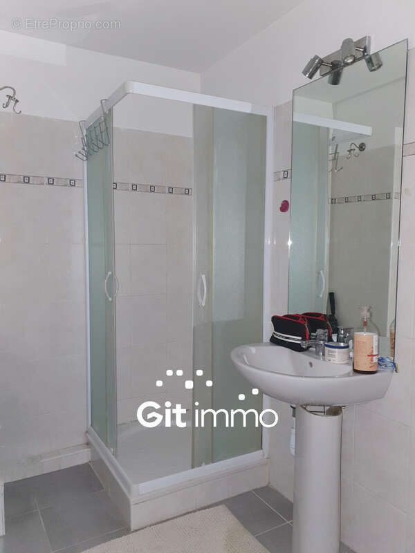 Appartement à MARSEILLE-4E