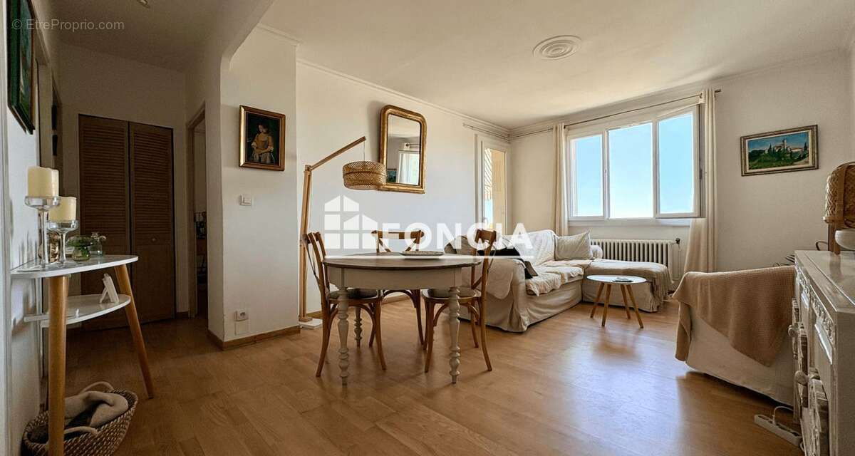 A vendre superbe t3 renove avec cave + stationnement libre - dernier etage - photo 5