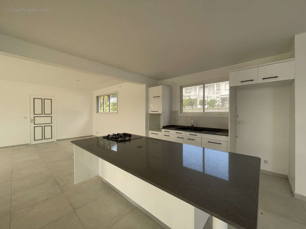 Maison à LES ABYMES