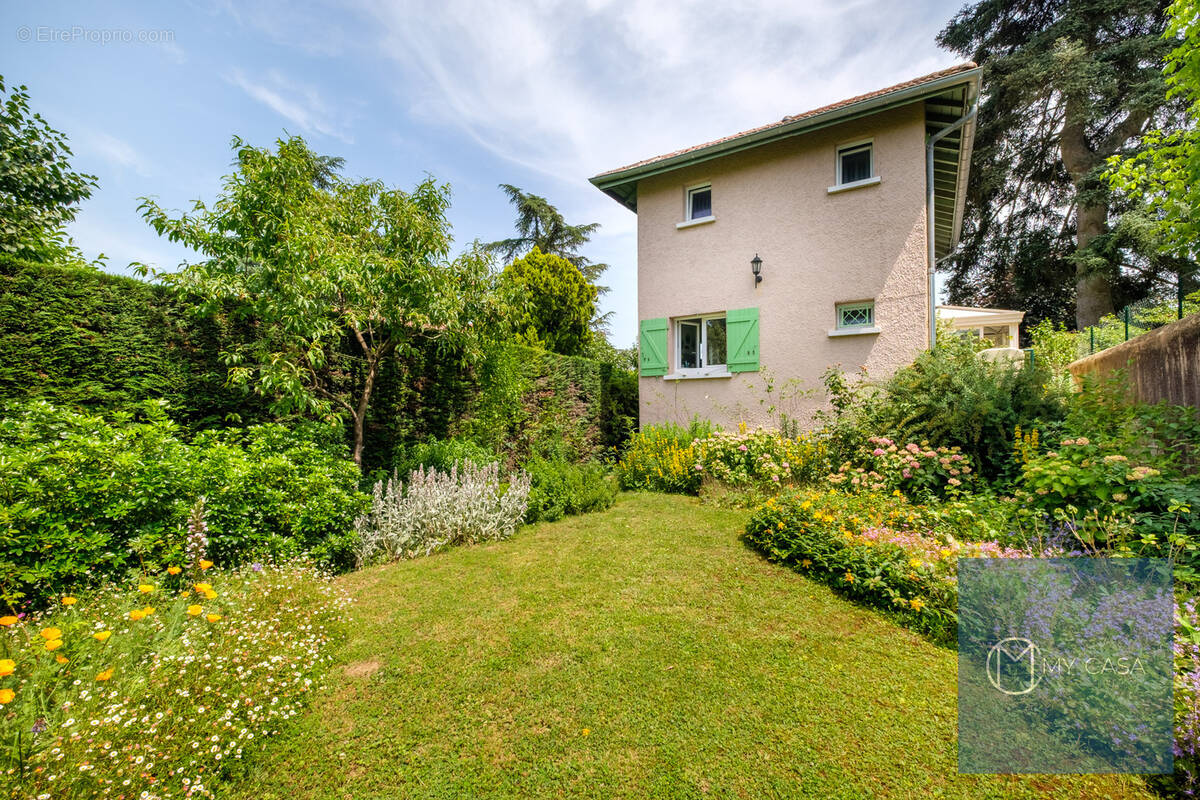 Maison à TASSIN-LA-DEMI-LUNE