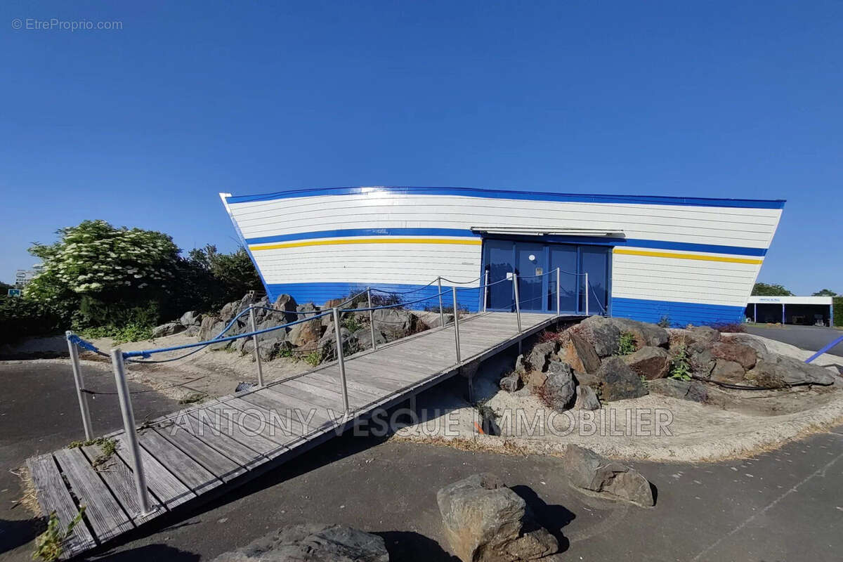 Commerce à MONTMARTIN-SUR-MER