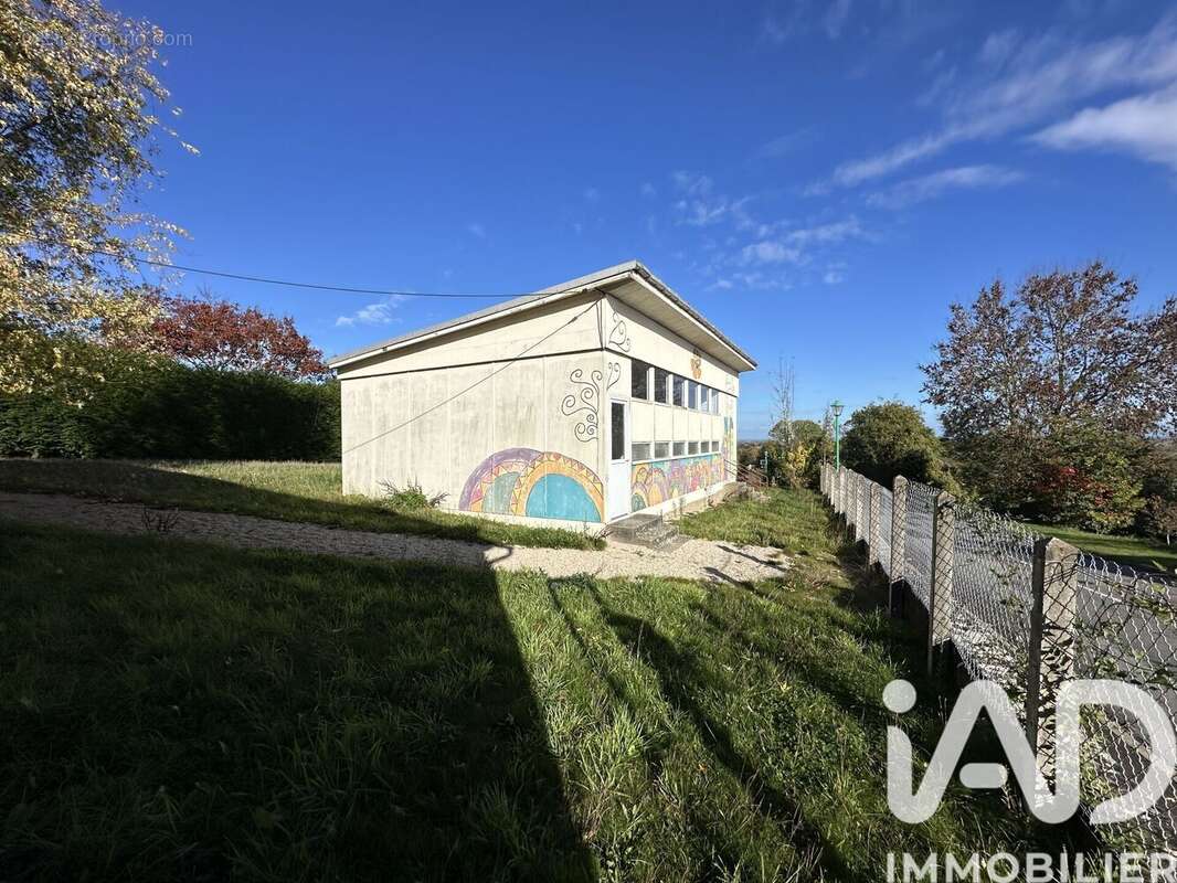 Maison 680 m² à Sougeal  - photo 6
