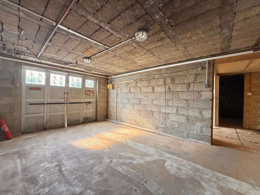 Maison à rénover avec garage et de nombreux stockage - photo 14