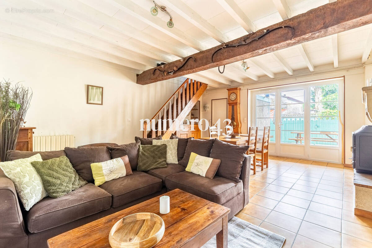 Salon/séjour - Maison à ILLATS