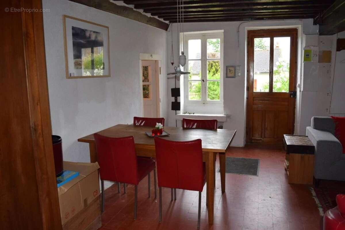 Maison à MONTIGNY-SUR-CANNE