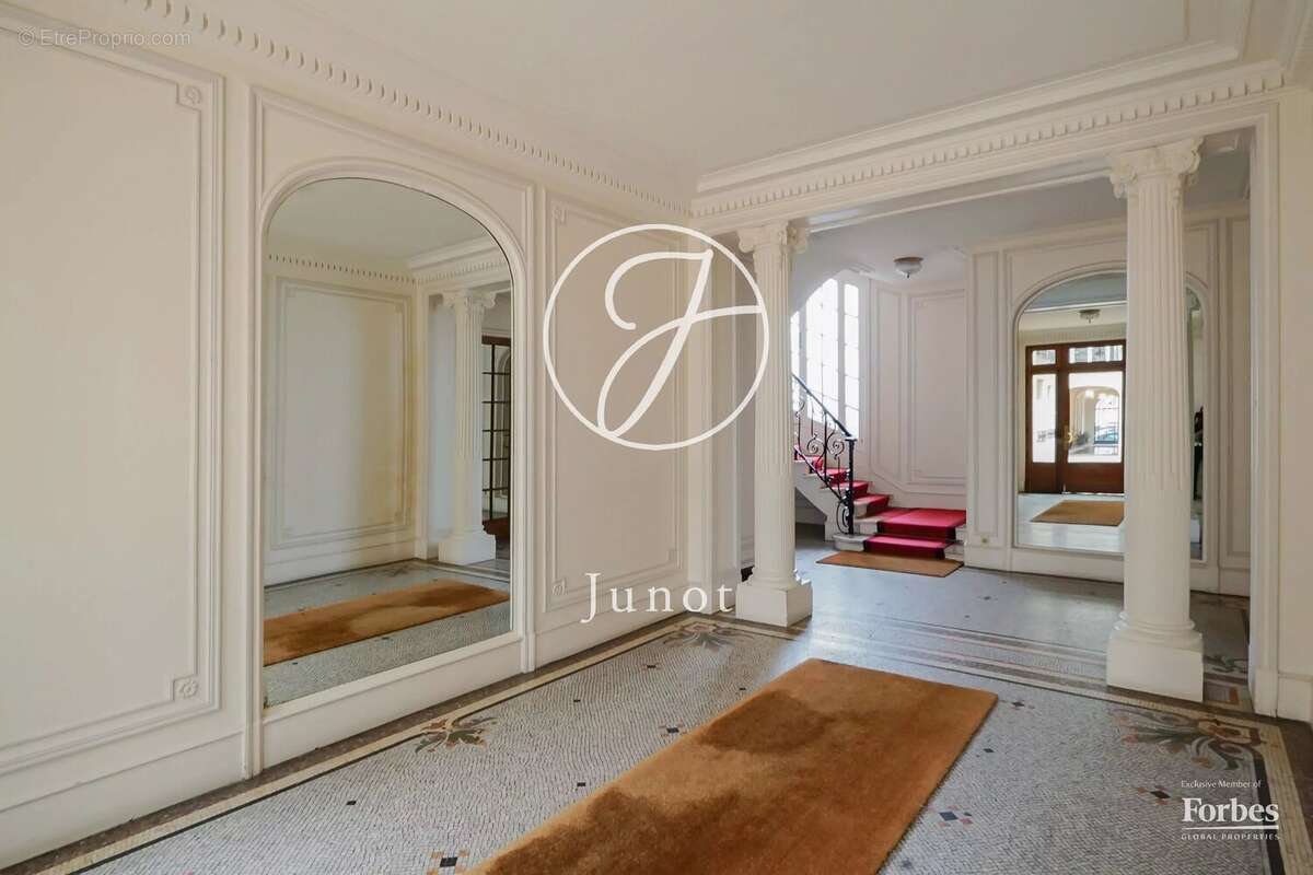 Appartement à PARIS-17E
