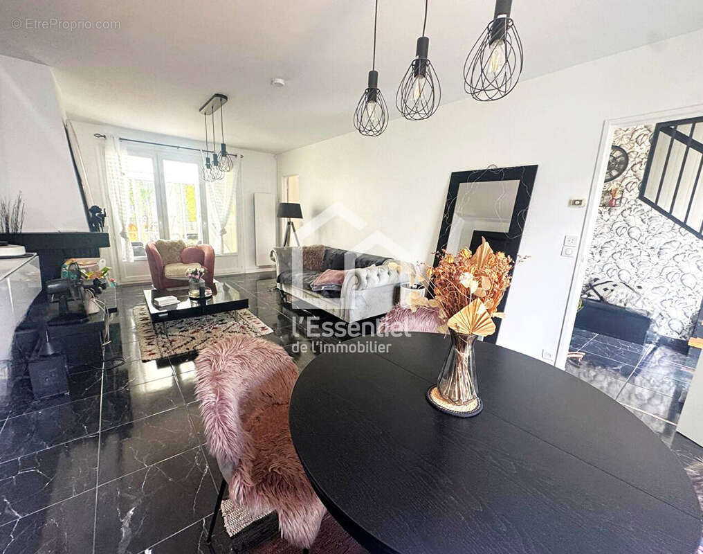 Maison à VERNEUIL-SUR-SEINE