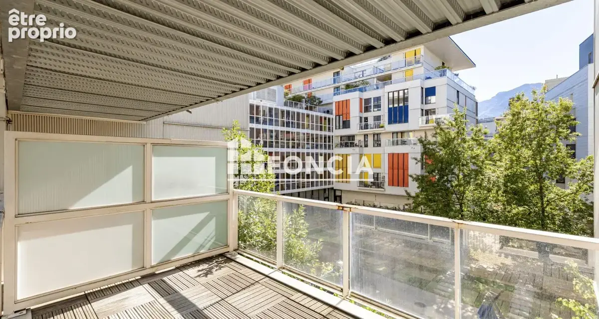 Grenoble – Boulevard Gambetta – Résidence Le Connétable – T3 de 74 m² avec terrasse et loggia - photo 3