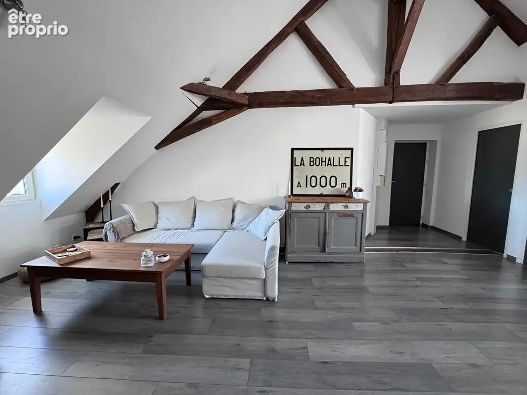 Appartement rénové à vendre à Brissac Quincé avec garage. - photo 3