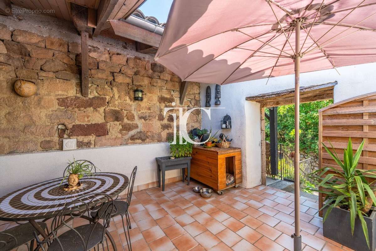 Maison à LABLACHERE