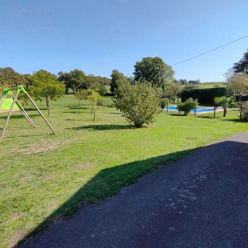 Maison à MORTAGNE-SUR-SEVRE