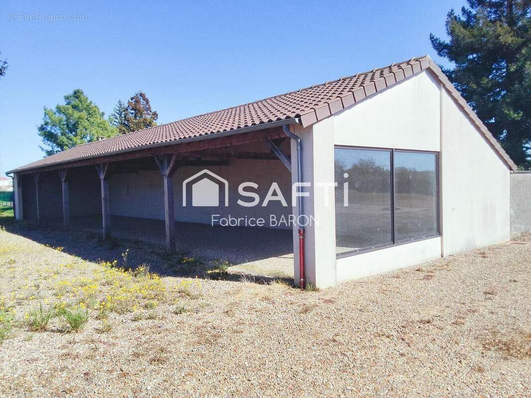 Photo 2 - Commerce à CHASSENEUIL-DU-POITOU