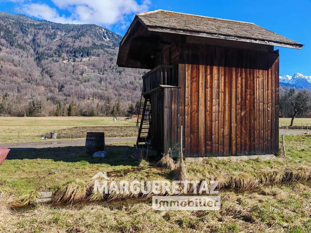 Maison à LA RIVIERE-ENVERSE