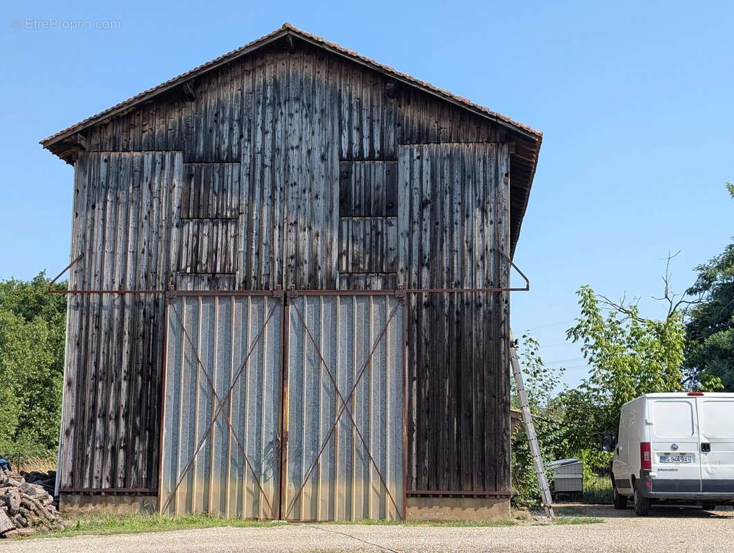 Grande maison à la campagne avec dépendance - photo 17