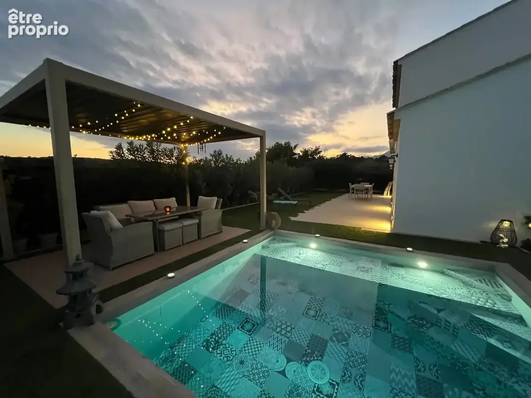 VILLENEUVE-LOUBET - Villa récente 4 Chambres – 120 M² – Piscine – Proche village - photo 8