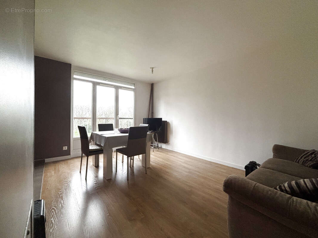 Appartement à SURVILLIERS
