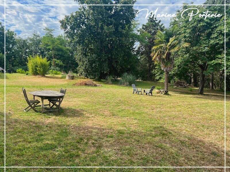 Maison à VIC-FEZENSAC