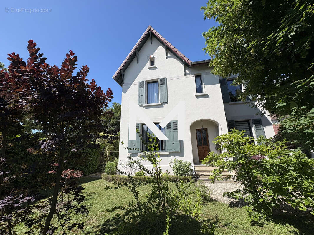 Maison à LE PONT-DE-CLAIX