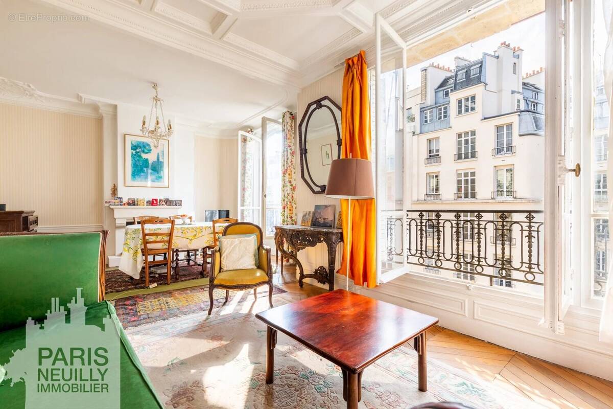 Appartement à PARIS-16E